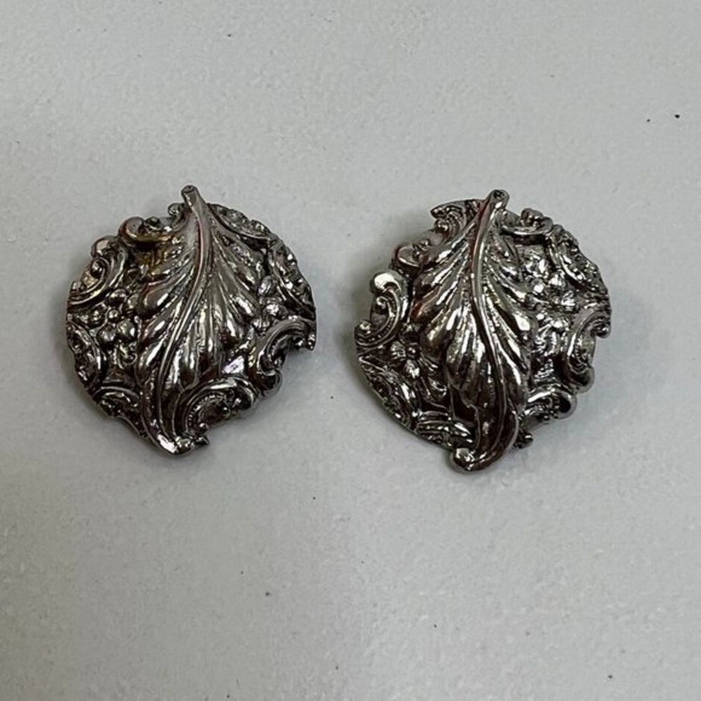 Vintage Clip On Earrings Leaf Floral Silver Tone Textured Art Nouveau Look Used,